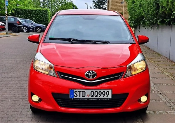 Toyota Yaris cena 18999 przebieg: 240000, rok produkcji 2013 z Szczecin małe 106